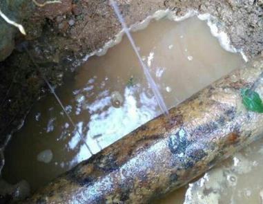 玉林市楼顶渗水维修公司分享下地暖漏水的原因及检测方法。